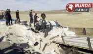 Kum Yüklü Tır Şarampole Uçtu, Sürücü Kabinde Hayatını Kaybetti