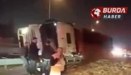 Kocaeli'de Virajı Alamayan Yonga Yüklü Tır Devrildi