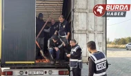 Tokat'ın Erbaa İlçesinde Durdurulan Tırda 11 Kaçak Göçmen Yakalandı