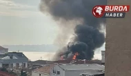 Küçükçekmece’de 4 Katlı Binanın Çatı Katından Alevler Yükseldi