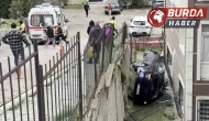 Ehliyetsiz Sürücünün Otomobili Apartmana Uçtu Ev Camına Çarptı