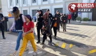 Sahte araç kiralama sitesiyle 122 kişiyi dolandırmışlar.