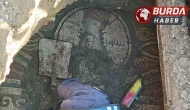 Tokat’ta kaçak kazı yapan 4 kişi, 2 bin yıllık Roma mozaği buldu.