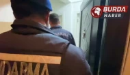 İnternetten izleyip 5. kattaki evini uyuşturucu tarlası yaptı.