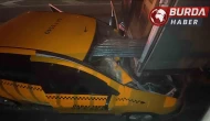 Ticari taksi, kamyonete ok gibi saplandı: 1 ölü, 1 yaralı