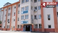 Pendik’teki bir okulda öğretmen öğrenciye zalimce şiddet uyguluyor.