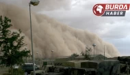 Gazze’deki kum fırtınası Filistinlilerin çadırlarına zarar verdi.