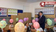 Okulun son günü Ankara Valisi Şahin öğrencilere karne dağıttı.