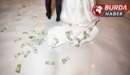 Düğünde havaya atılan parayı çocuklar alınca aileler birbirine girdi.