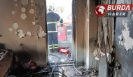 Şarja takılı telefon bataryası patladı, evde yangın çıktı.