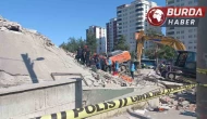 Çöken binanın enkazından operatörünün cansız bedeni çıkarıldı.