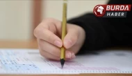 Sınıfta yanlış kitapçık dağıttılar, sınav ortasında topladılar.