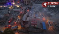 Hatay'da işçilerin kaldığı prefabrik yatakhane alevlere teslim oldu.