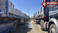 Gazze Şeridi’ne insani yardım getiren tırları çeteler yağmaladı.