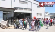 Depremden sonra fabrika tavanının çökmesi sonucu 3 kişi yaralandı.