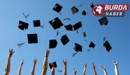 Mezuniyet töreninde diplomasını yırtan öğrenci gözaltına alındı.