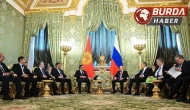 Putin, Kırgızistan Cumhurbaşkanı Sadr Caparov ile görüştü.