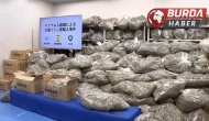 Japonya’daki uyuşturucu operasyonunda bin 46 tonluk esrar yakalandı.