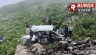 Demirkapı Yaylasında Arap turistleri taşıyan minibüs dereye yuvarlandı