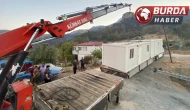 Orman yangınında evleri yananlar için konteynerler yerleştiriliyor.
