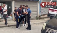Bursa’da aile içi şiddet ihbarına giden polislere köpekle saldırdı.