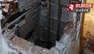 Telefonunu almak isterken metrelerce yükseklikten düştü.