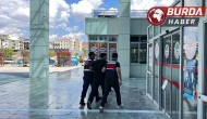 Durduramadığı aracın arkasından ateş eden şahıs sürücüyü vurdu.