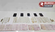 Mersin'de kuyumcuları sahte altınla dolandıranlar yakalandı.