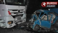 Tır ile otomobil kafa kafaya çarpıştı: 3 kişi öldü