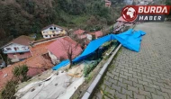 Zonguldak'ta Yamaçtan Kopan Kaya Parçaları İki Evin Üzerine Düştü