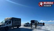 Kars-Ardahan Karayolunda Yoğun Buzlanma Sebebiyle Araçlar Mahsur Kaldı
