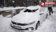 Diyarbakır'da Çatıdan Düşen Kar Kütlesi Otomobilin Üzerine Düştü