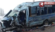 Hakkari'de Trafik Kazasında Belediye Otobüsü ile Minibüs Çarpıştı