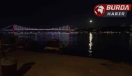 İstanbul Boğazı’nda yakamoz eşliğinde büyüleyici gece manzarası