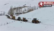 Nisan ayında karla mücadele çalışmaları devam ediyor.
