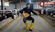 Ankaralı besici hayvanlarına saz çalıp, türkü söylüyor