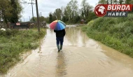 Sağanak köprü yıktı, tarım arazileri ve evleri su bastı