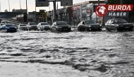 Sağanak Ankara'da yolları göle çevirdi