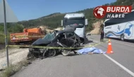 Mermer yüklü tırla çarpışan otomobildeki çift hayatını kaybetti