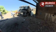 Manisa'da çöp toplama aracı dereye uçtu: 3 işçi yaralandı