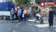 Alıcı bulamadığı 4 ton domatesi vatandaşlara ücretsiz dağıttı