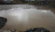 Derelerin debisi yükselirken, aşırı yağış nedeniyle sular altında kalan yollar sürücülere zor anlar yaşattı.