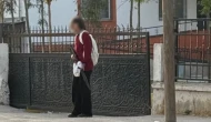 Silahla okula gelen öğrenci, kamera tarafından yakalandı ve görüntülendi.