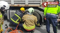 Tır şoförü, tamir ettiği aracın altında kalarak hayatını kaybetti