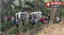 İzmir’de işçi servisi şarampole devrildi: 22 kişi yaralandı
