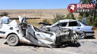 Aksaray'da Otobüs ve İki Otomobil Kaza Yaptı, Araçlar Hurdaya Döndü.