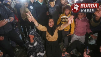 Gazze’de ateşkesi Han Yunus kentindeki Filistinliler coşkuyla kutladı.