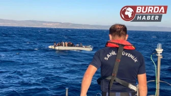 Sahil Güvenliği, Yüzerek Sahile Ulaşan 2 Kaçak Göçmeni Kurtardı