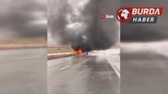 Yağmur Nedeniyle Kayganlaşan Yolda Meydana Gelen Kazada Araç Alev Aldı