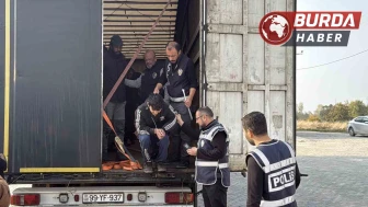 Tokat'ın Erbaa İlçesinde Durdurulan Tırda 11 Kaçak Göçmen Yakalandı